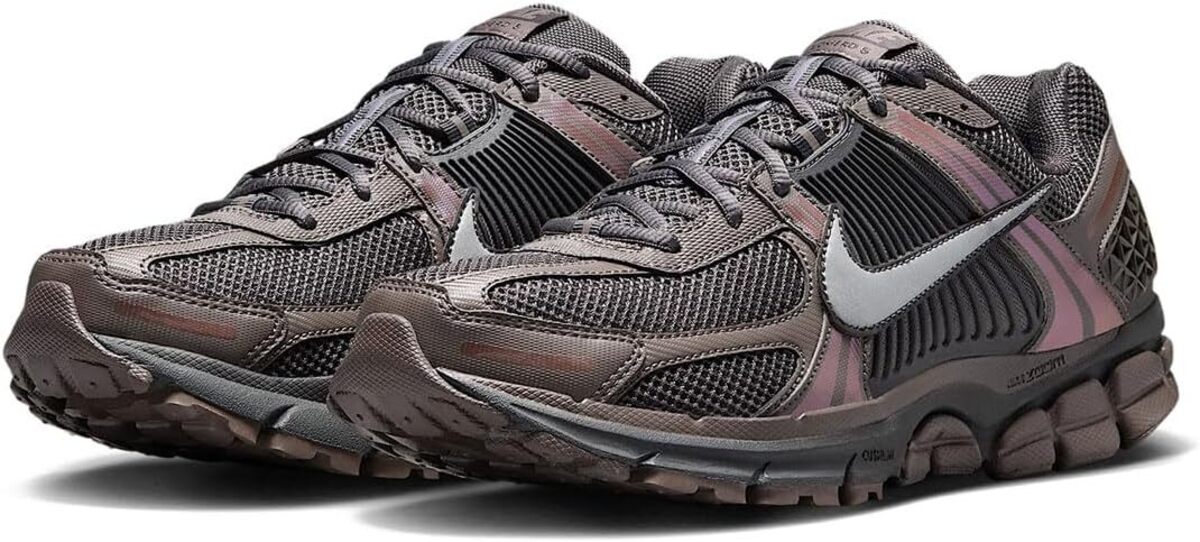 [ナイキ] ズーム ボメロ 5 [Zoom Vomero 5] ケイブストーン/マルチカラー/ミディアムアッシュ/メタリックシル