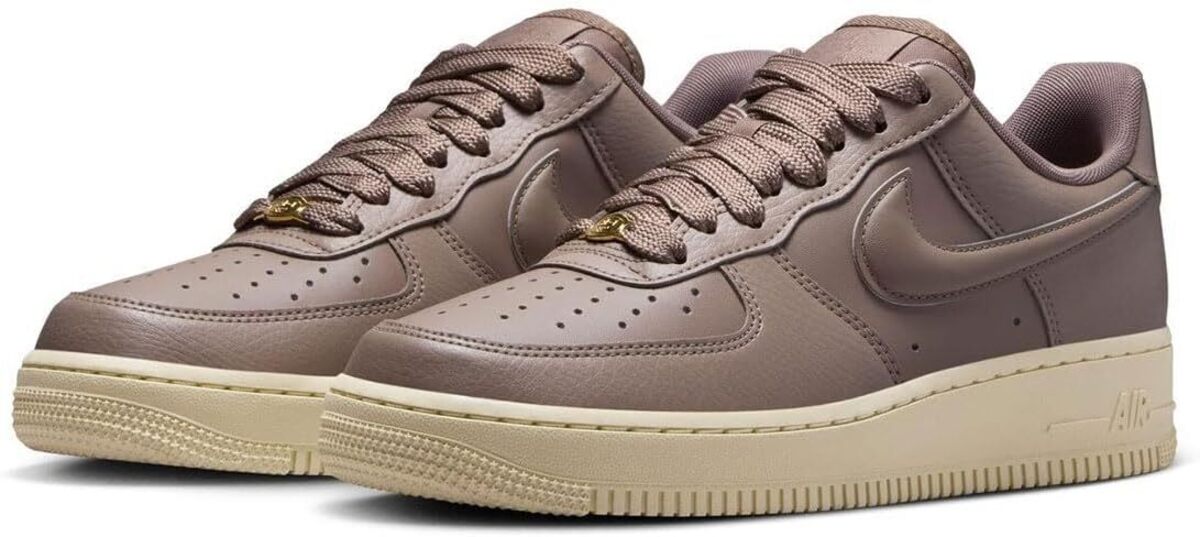 [ナイキ]エア フォース 1 '07nike W AIR FORCE 1 '07【品番】HF2014-200【カラー】ミンクブラウン/ライトカーキ/ブラック/ミンクブラウン【状態】